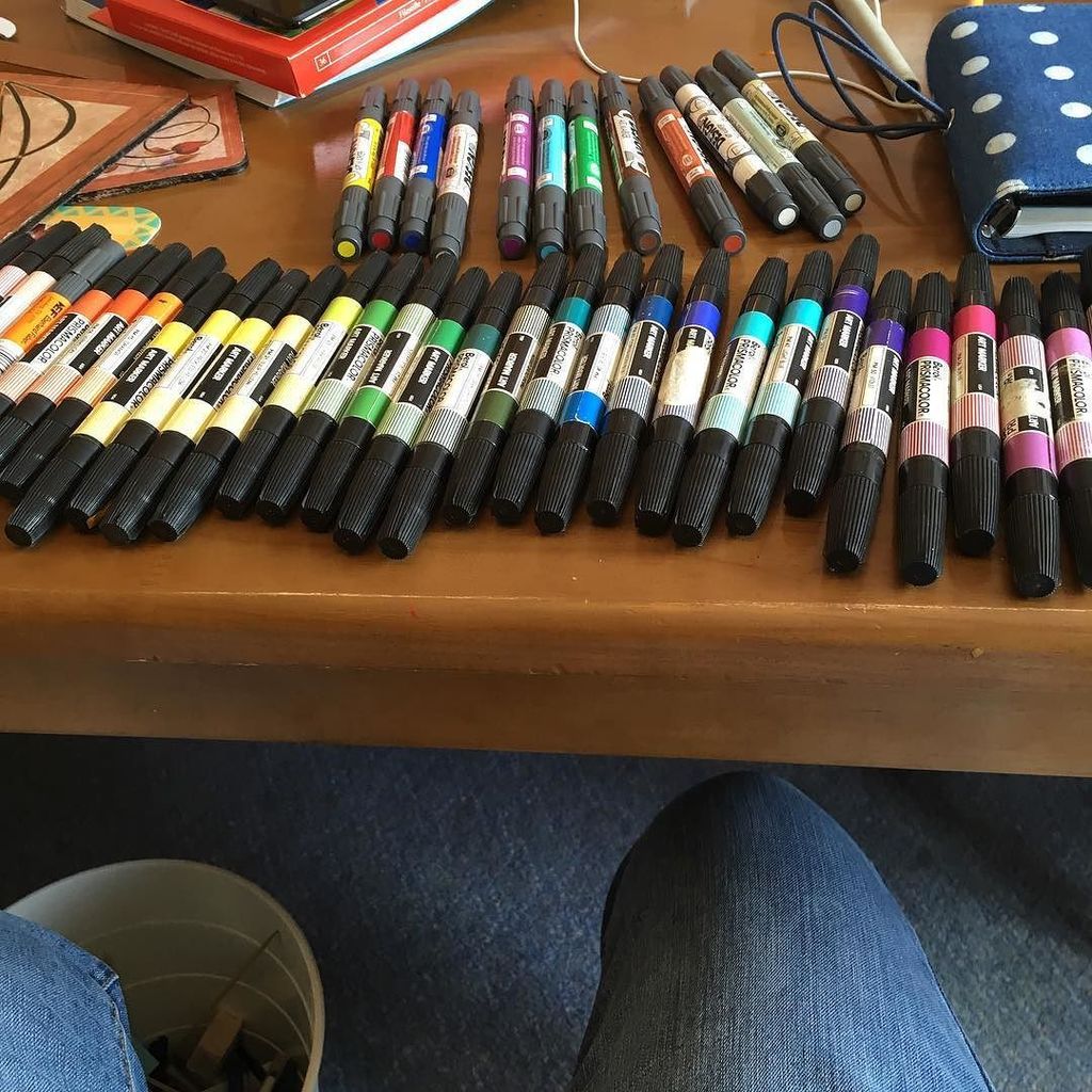 Tee2072's tweet photo. I think I used to be a design student! #artboxclearout #allstillwork https://t.co/4oaBl3yFNS https://t.co/raknYgc8x9