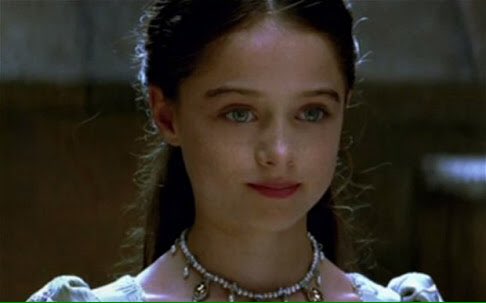 ないる マレフィセントにでてるマレフィセントの幼少期役のエラパーネル 映画見たとき可愛くて調べまくったな笑 マレフィセント T Co Ysm85wah7w Twitter