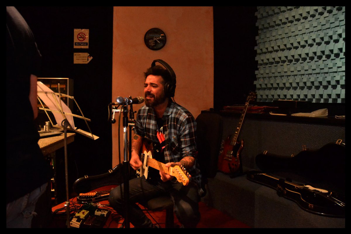 ArielFionna's tweet photo. Arrancó la grabación de mi debut solista. Una gran sesión de la mano de @planetharia y la producción de @diegobisio https://t.co/RgnyT4bQ03
