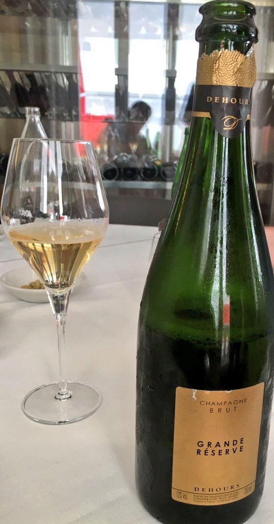 abreunvinito's tweet photo. #Dehours grande reserve un champagne de pequeña produccion en nuevo retaurante @entrevins #Valencia oh là là! https://t.co/DM96RPAha4