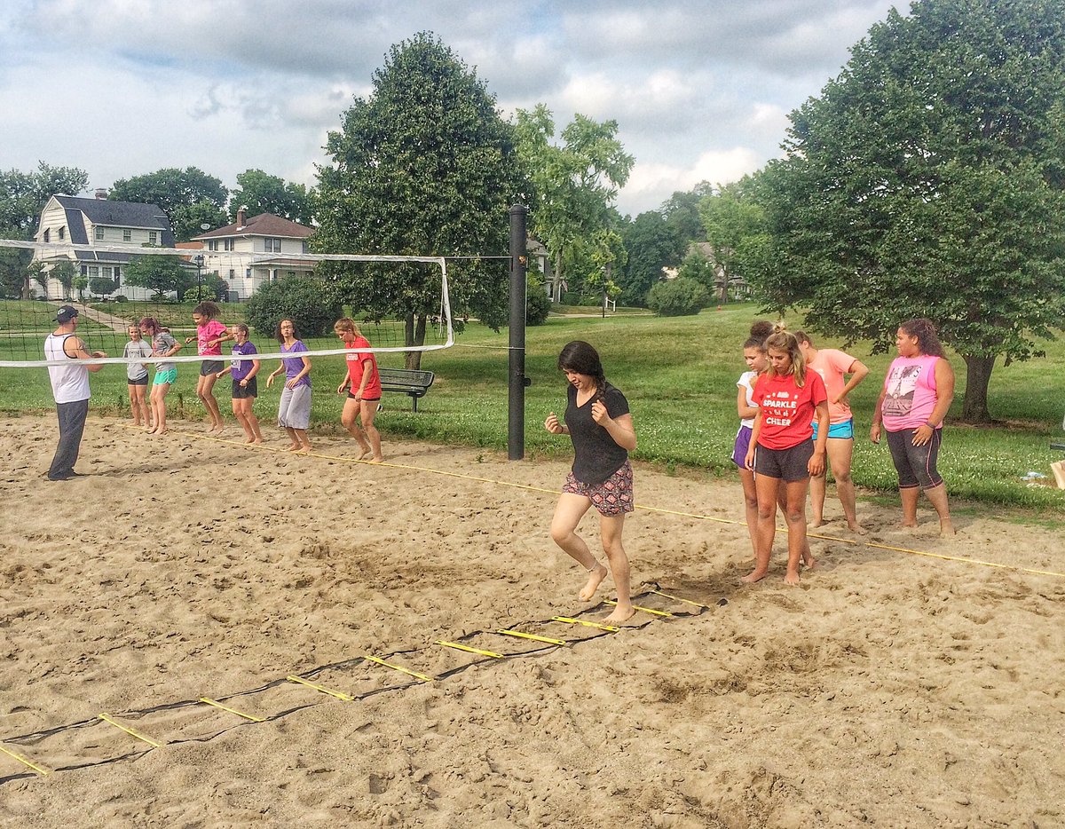 midtownmiddies's tweet photo. No gym, no problem. @mhs_volleyball2 takes to sand @Sunset Park to get some work in!
#NoDaysOff #Commited2Excellence https://t.co/Jd4qtWnYVi