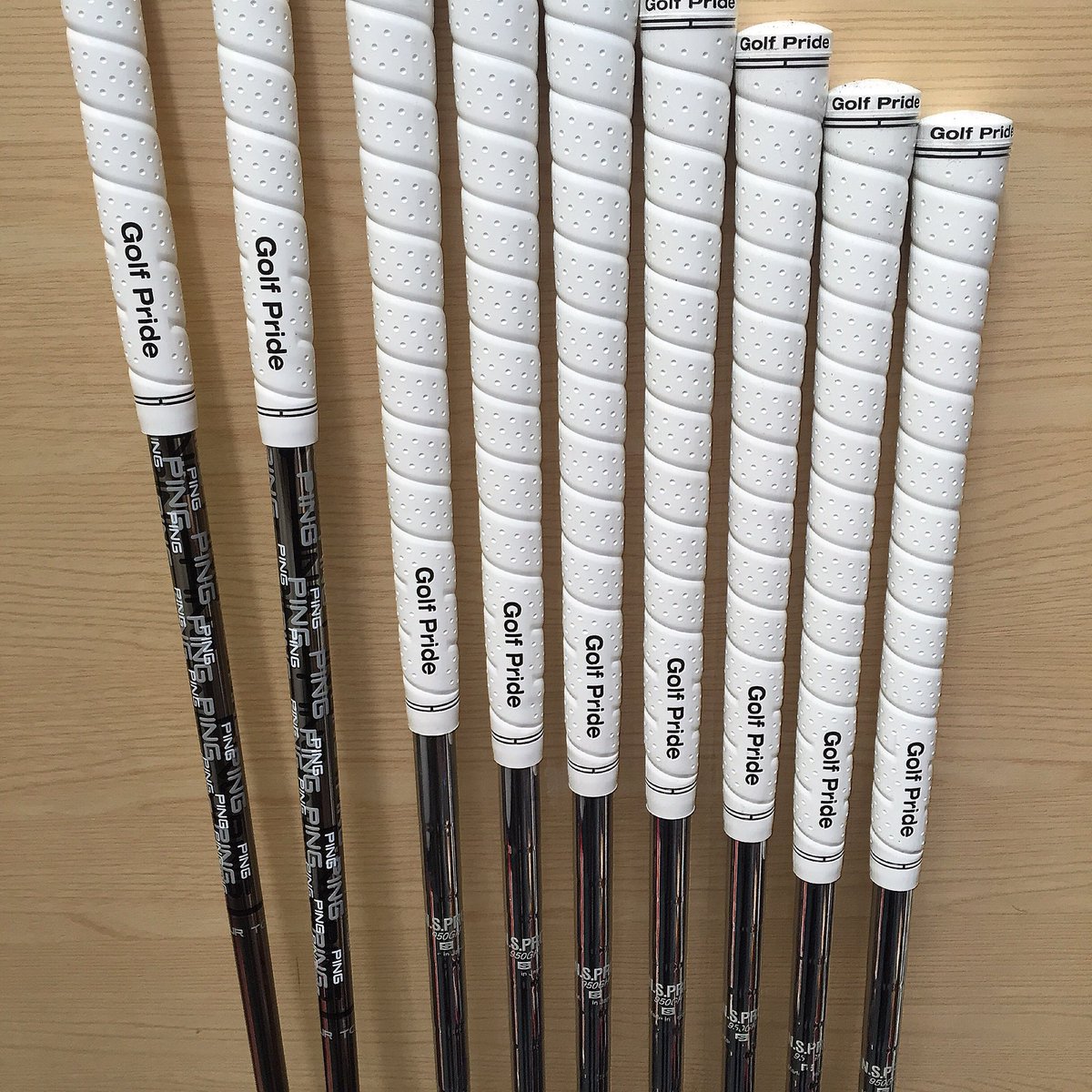 Reedy88LFC's tweet photo. @golfpridegrips Hoping these beauties will be a bit easier on my hands practicing! #Golfpride #Tourwrap #Practice https://t.co/qrzEBFcteB