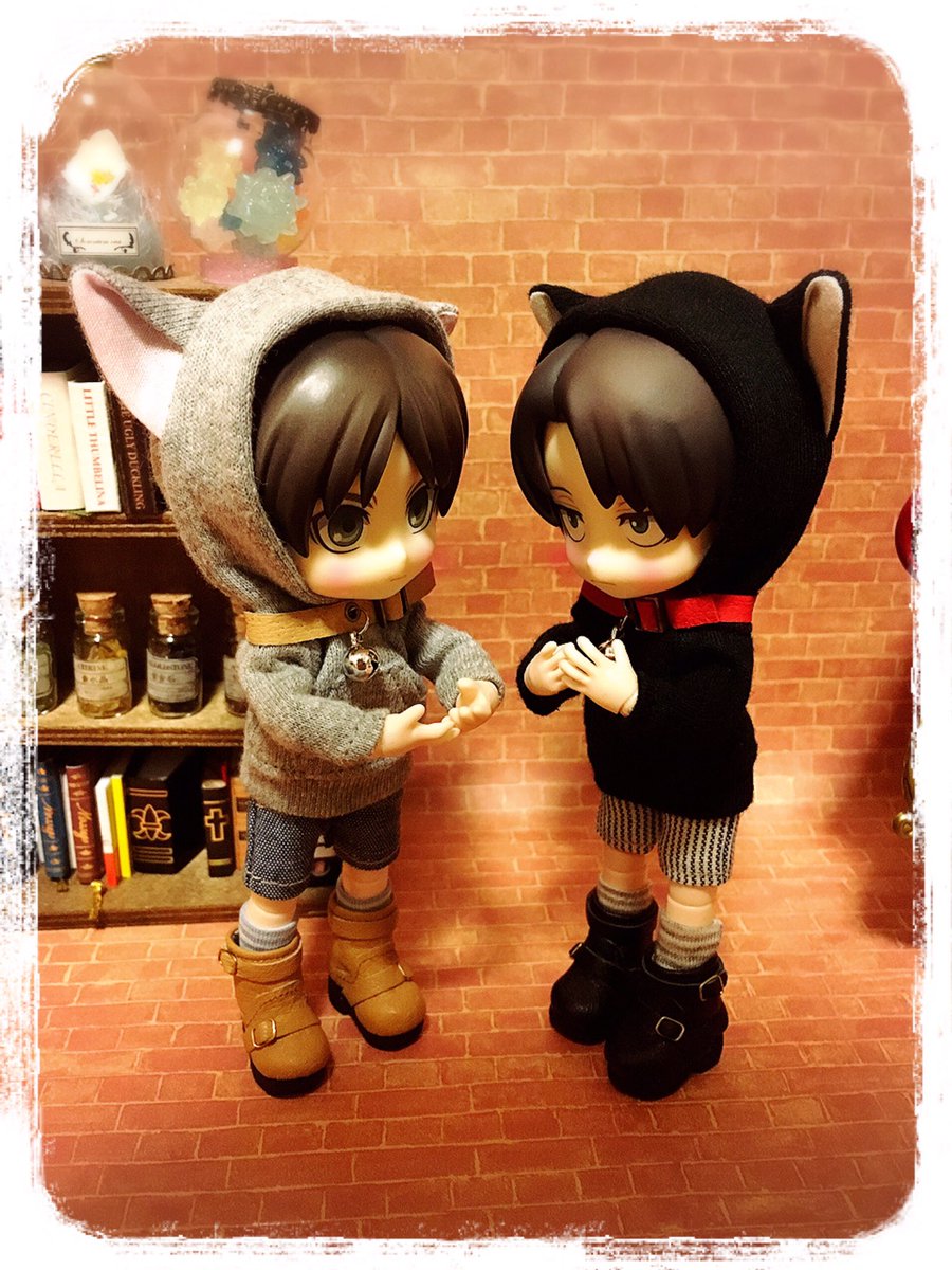 リ長:えれん、仲間の黒猫を連れて来たぞ。
え:(灬ºωº灬)♥黒猫りばいさん⁈か、かわいいです。

我が家にもグレー猫さんと黒猫さんが揃いました！

うらともさん作(＠uratomo12)