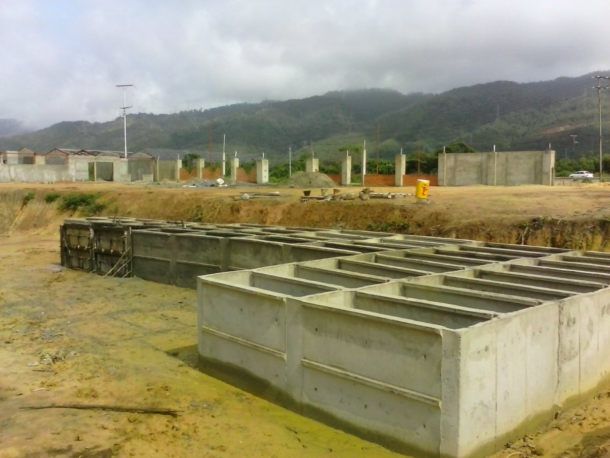 Obras_JJMora's tweet photo. Avanza construcción de fosas duplex  en el nuevo cementerio de Morón, con @Matson_5 #moronavanza https://t.co/yZmi2l5l83
