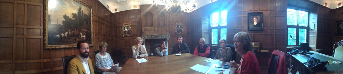 MichaelvBaekel's tweet photo. Inspiratie en ervaringen delen #burenhulp @MargovandenBerg bij #preuvenement #nyenrode @RaboHaarlem https://t.co/aufC09nZCI