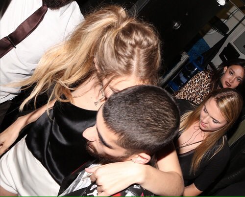 gdralessandro's tweet photo. » I always know you 
make me smile please 
       stay for a while now. 🌹 https://t.co/dk6xb3Tjdy