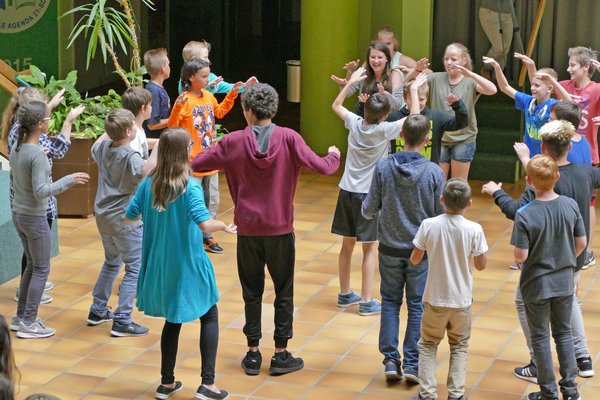 Emelina349's tweet photo. Zertifikat ?Energieschule im Landkreis Amberg-Sulzbach? geht an die Krötensee-Mittelsc... https://t.co/HVGyYWesIu https://t.co/Renpx9asCT