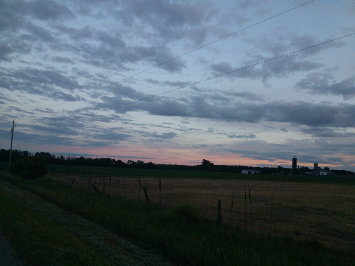 codijgirl's tweet photo. Gorgeous skies....#iloveskies https://t.co/iirMSZoBAK