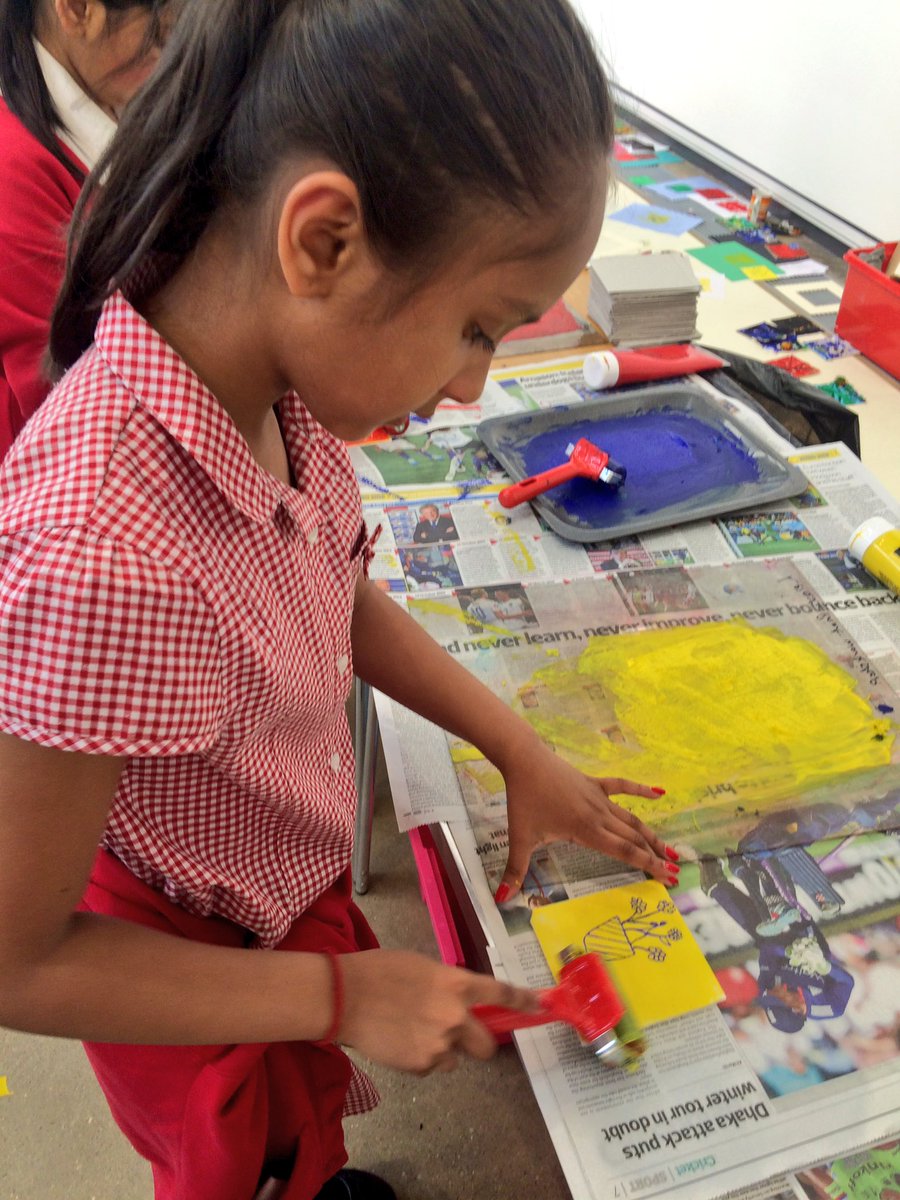 HIAMissGerrard's tweet photo. Beautiful lino printing with @LeicesterPrint https://t.co/ekwynCbcfx