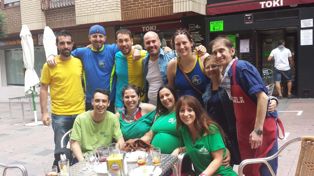 Karpe_Stz's tweet photo. Poteo intercuadrillil de primer día!!!!! Q rico! #Santurtzijaietan2016 #Karpe16 https://t.co/XHnX4c8AxZ