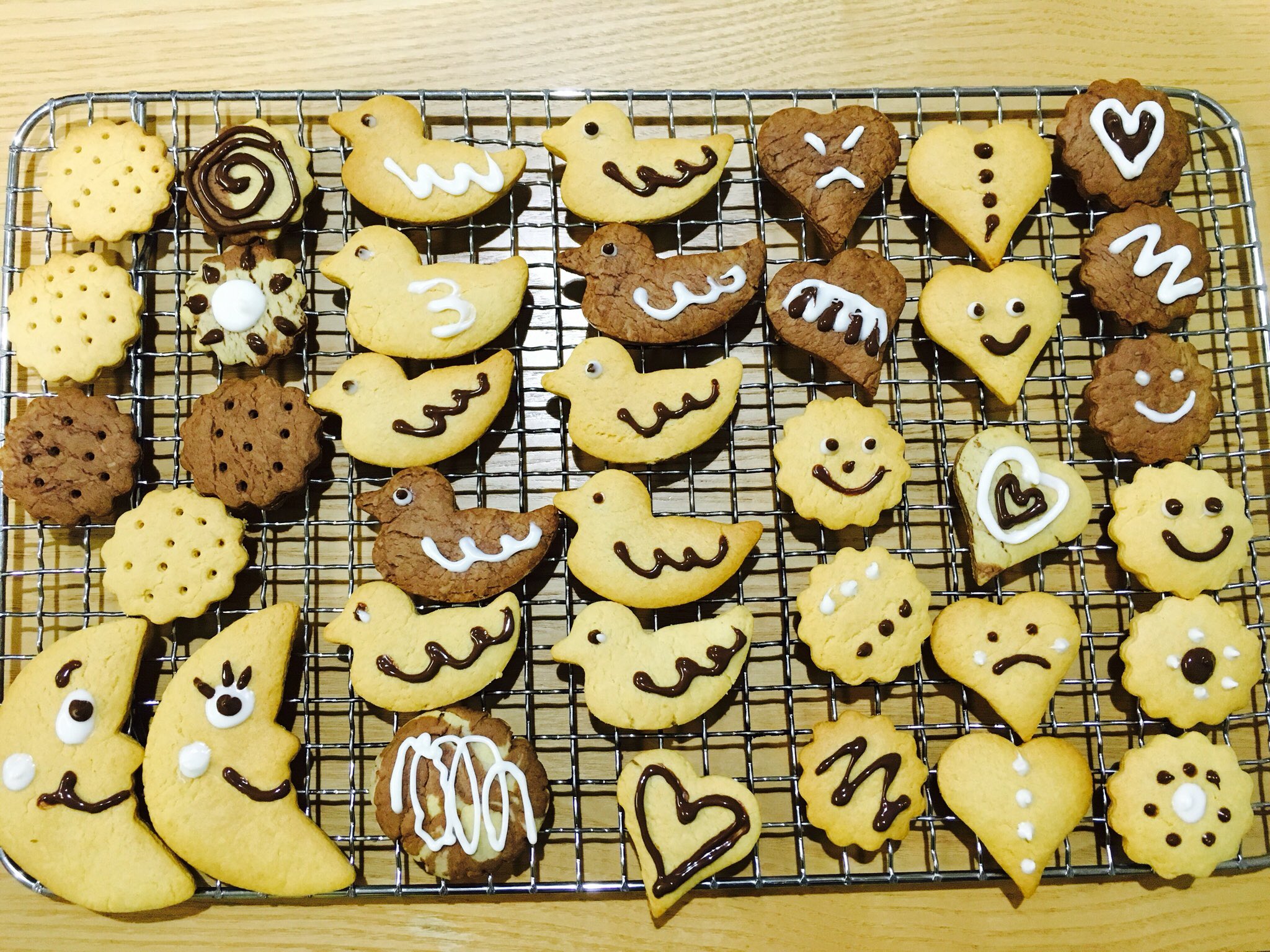Mika On Twitter 夜のクッキーづくり おやつ 手作りクッキー ビスケット ハート お月さま あひる 夜のお菓子 デコペン Https T Co Uqszfrgocl Twitter