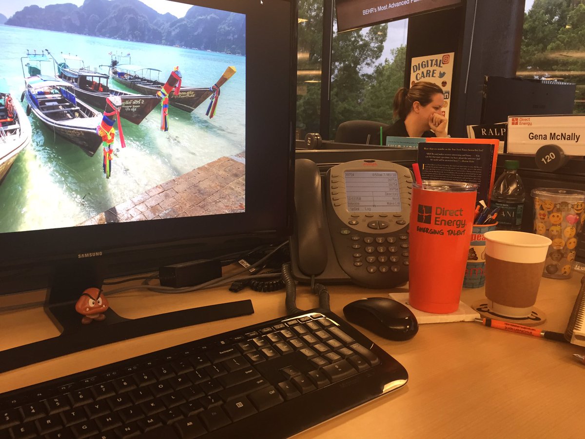genaleigh1's tweet photo. Happy Friday everyone!! :) #DEinterns @DEcollege https://t.co/18m7RA4IkE