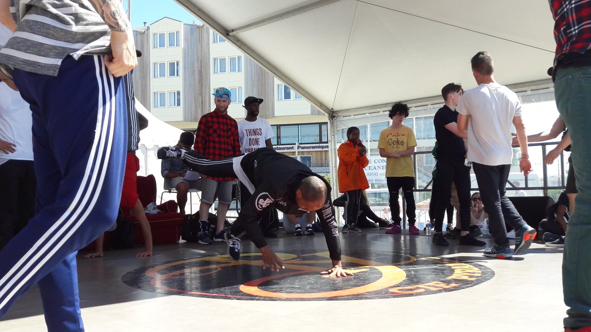 LaSolitaire56e's tweet photo. En ce moment sur le village : battle de Hip Hop sur scène ! #SolitaireBompard https://t.co/EloFKZcU2u