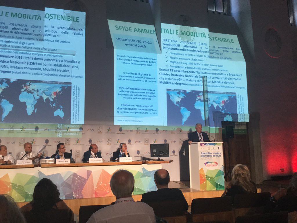 #mobilitAnci2016 Alberto Dossi ci illustra i vantaggi della mobilità a idrogeno <a href="/comuni_anci/">comuni_anci</a>