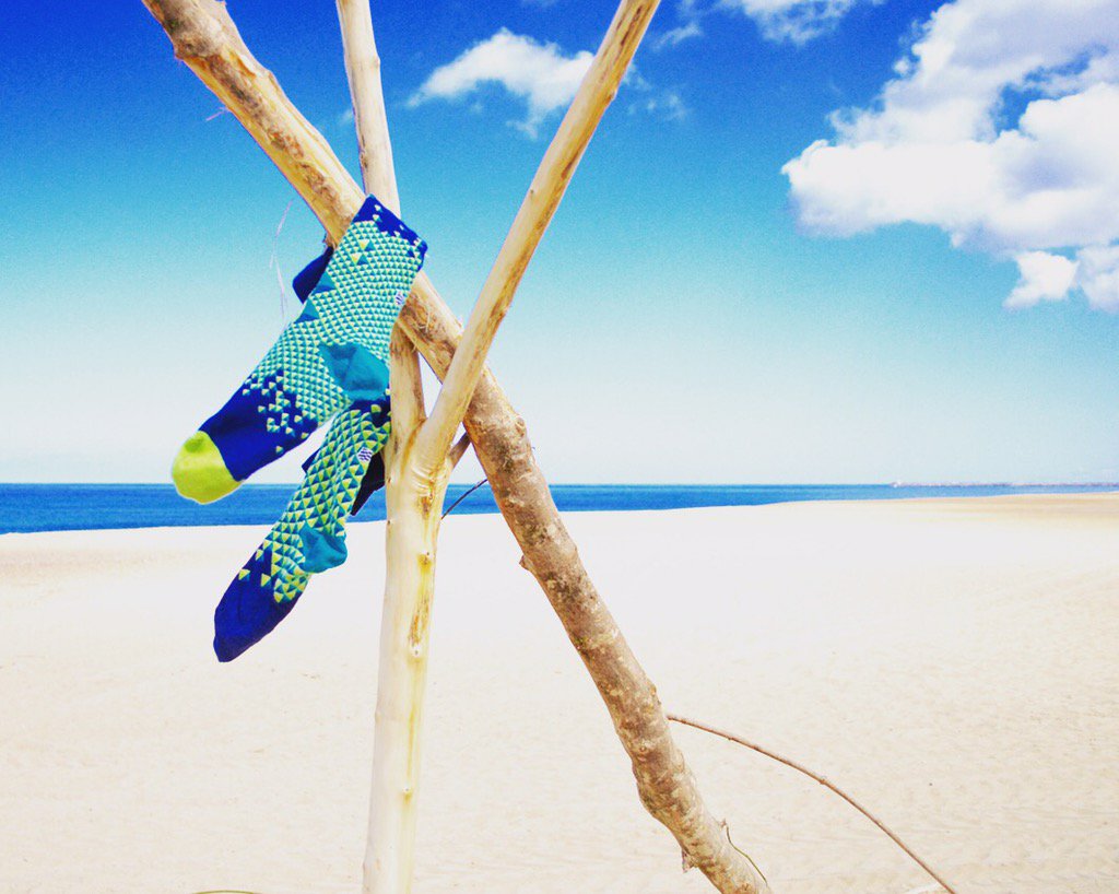 OyboUntuned's tweet photo. weekend promises with #oybosocks #oddsocks #sea #beach #socks #summer #oybo https://t.co/Vbsu5Snj8n