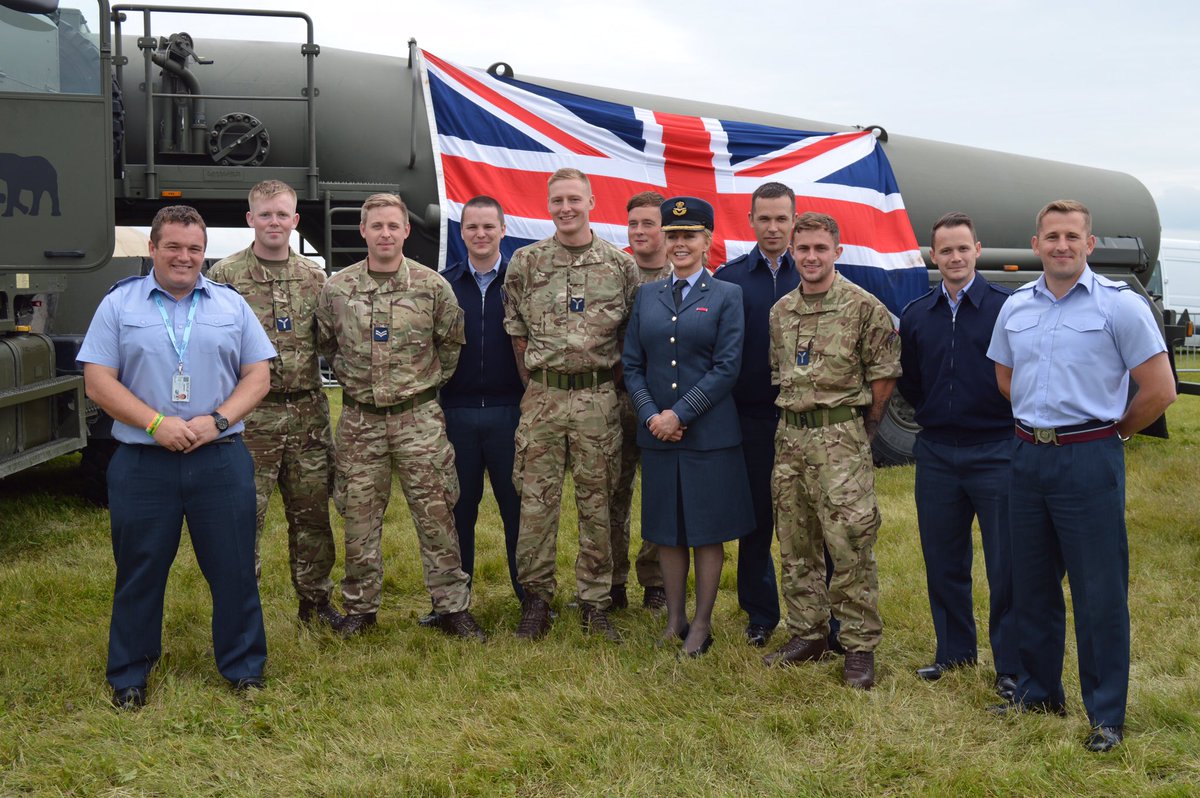 JimmyRowlands's tweet image. Thanks for the visit to 2MT SQN @carolvorders. Great day #RIAT16
