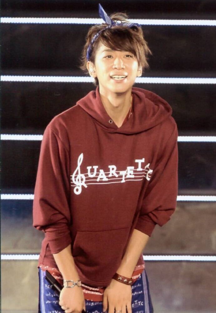 hsjumpop's tweet photo. 拝啓 Hey! Say! JUMP 様
皆様はご存知でしょうか。
『ツアーグッズでバンダナを出す』ことの意味を。 https://t.co/76O3aRzclO