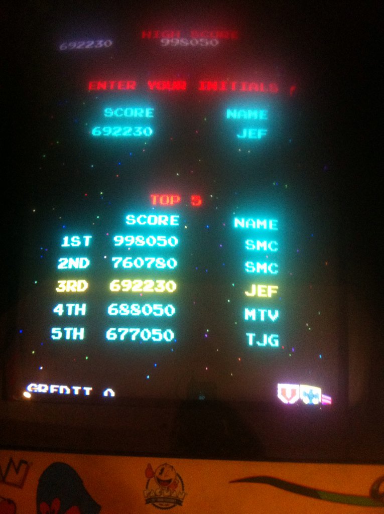 SelfDestructow's tweet photo. Killing time at the bowling alley while my car is getting worked on #Galaga #Arcade #Level81 https://t.co/vgshQ9qVz1