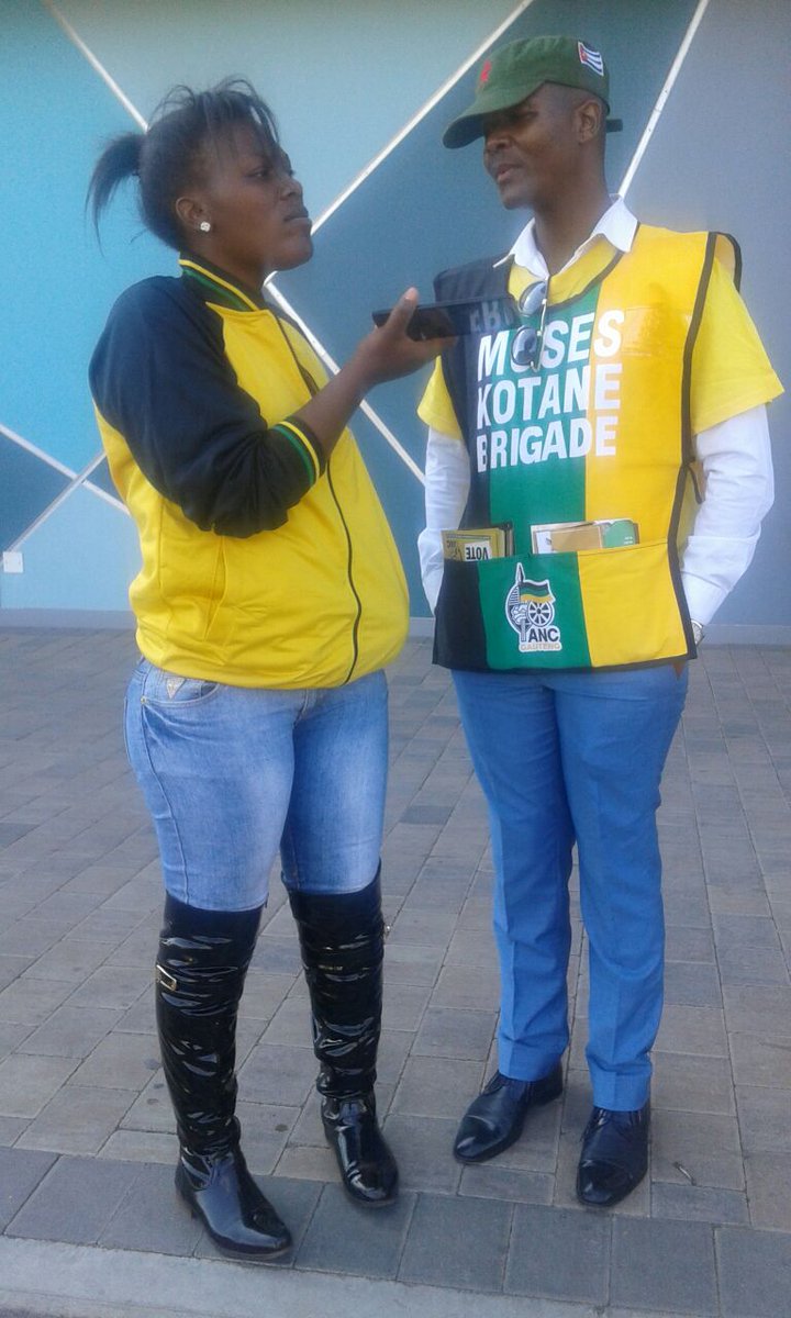 ANCJHB's tweet photo. @MayorTau @CalleConny @Jolidee_matongo with the #1912Radio presenter Dineo #ANCFriday #Reaphusha https://t.co/3SYTtk196Q