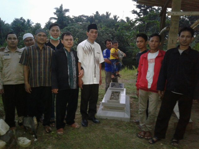 _yoppypratama's tweet photo. Ziarah makam guru. https://t.co/LOHCBcO5IC
