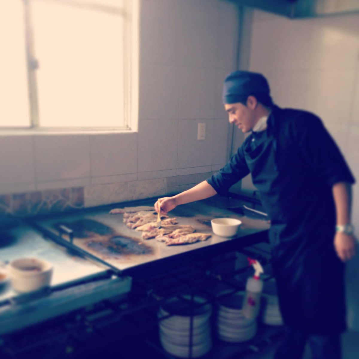 rdgalveza's tweet image. En la cocina de #ElMezquiteRestaurante con mis buenos amigos #chefpp #chefgera