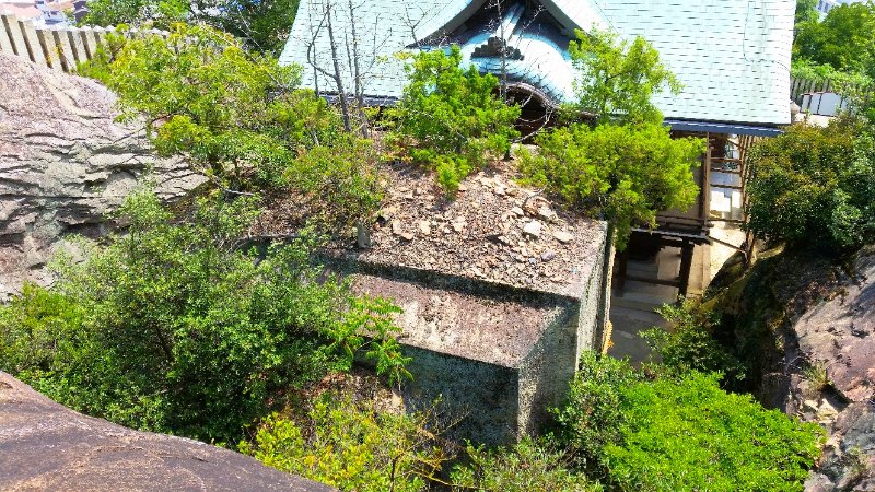 kenbunblog's tweet photo. 兵庫県高砂市の生石神社にある石宝殿（いしのほうでん）です。「日本三奇」の一つであり、築造に関する伝承は いくつか有るものの、具体的には解明されてない謎の石像物とされています。 https://t.co/Fx1s9yhCCj https://t.co/EpB6TZ0x99