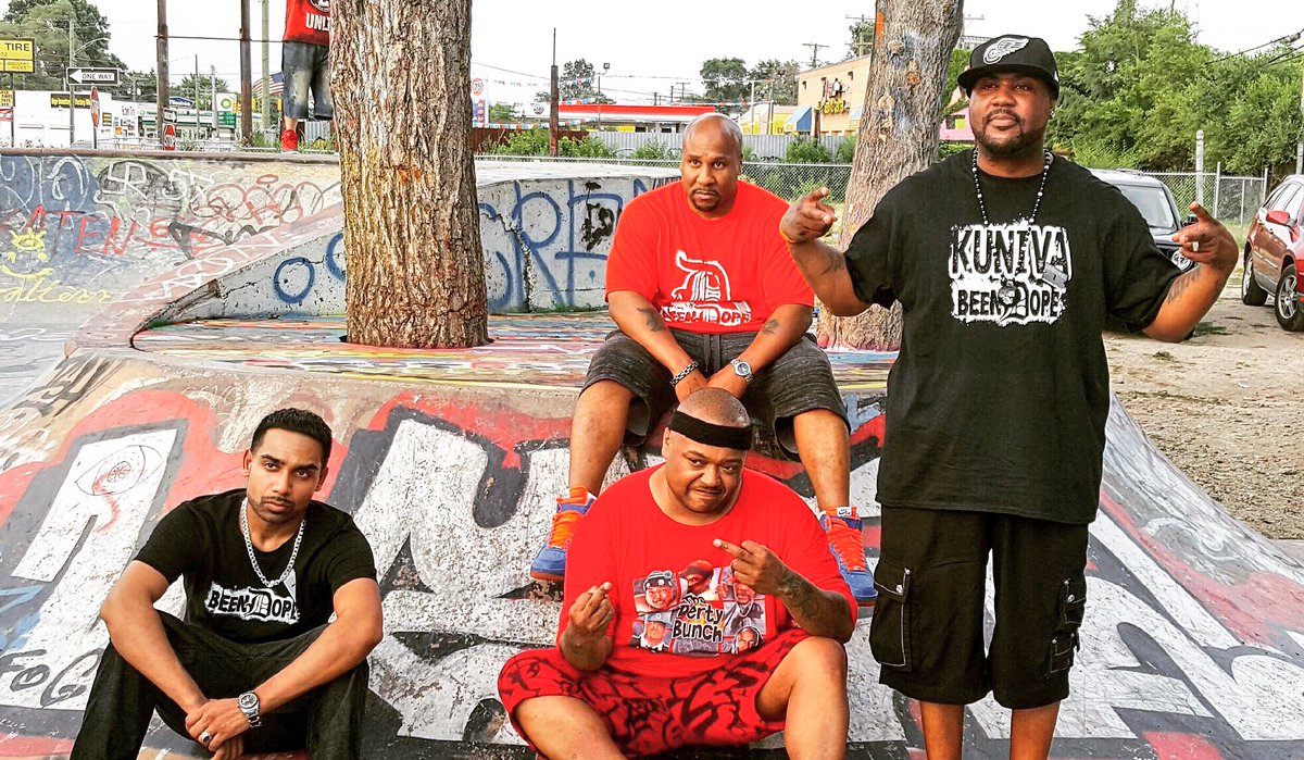 LazDetroit's tweet photo. @D12 video shoot for "Raw As It Gets." #DevilsNightMixtape https://t.co/Hv054iQoQ8