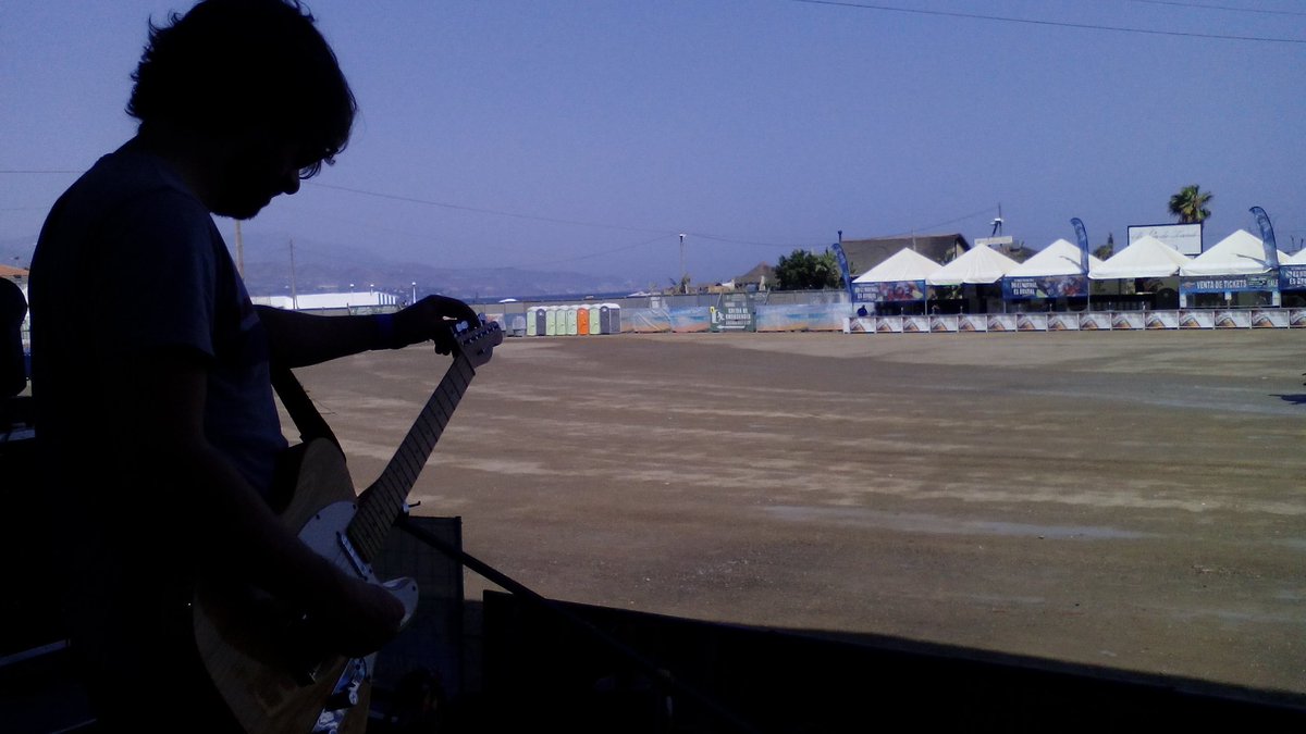 varrybrava's tweet photo. Recién llegados a Torre del Mar. Probando sonido. @weekendbeachfes https://t.co/wQJKSrNhwv