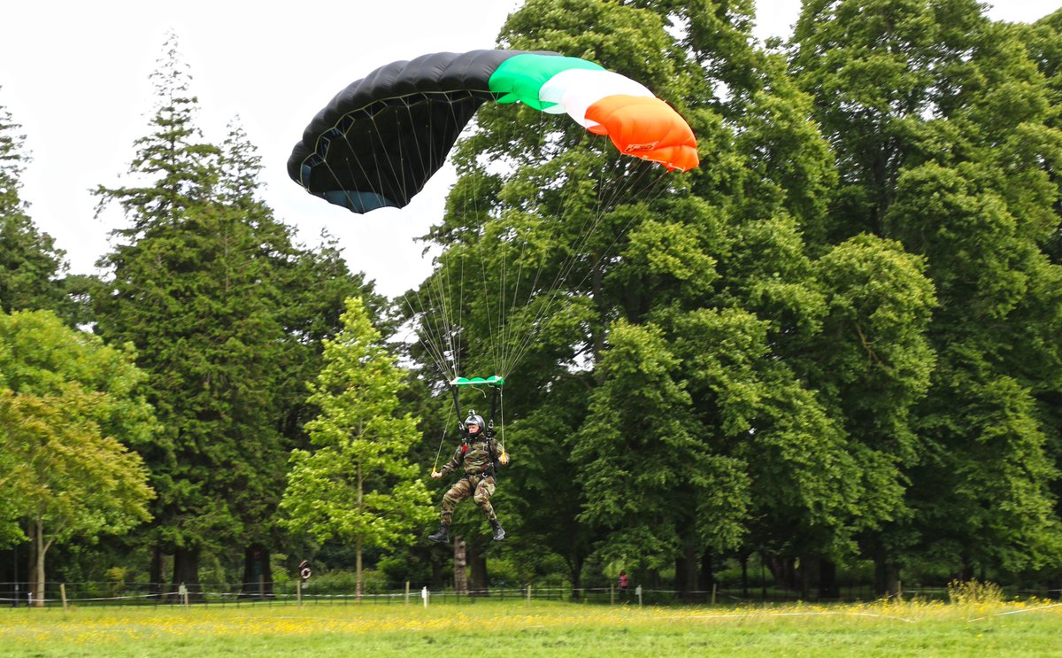 defenceforces's tweet photo. #BlackKnights Parachute team rehearse @opwfarmleigh 4 Defence Forces Open Day on Sunday #DoDropIn #WitnessTheFitness https://t.co/i8GPVX8Trp