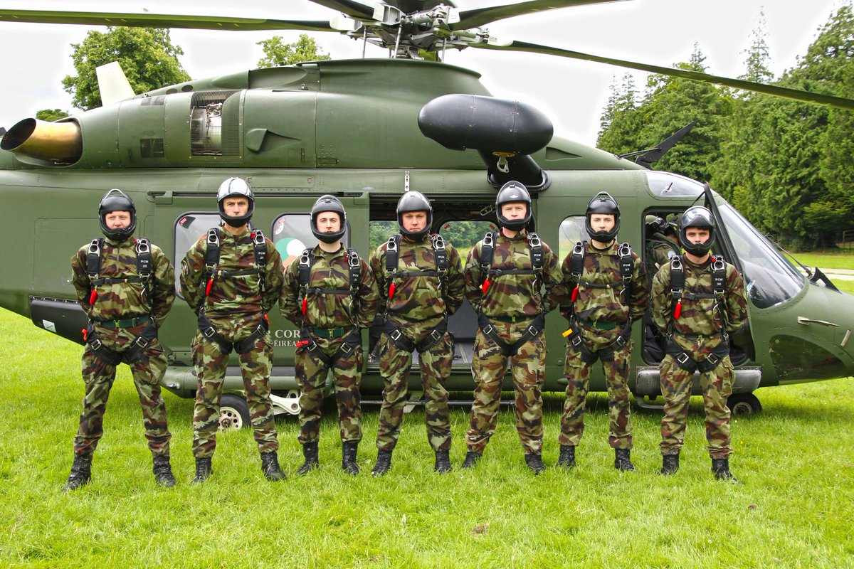 defenceforces's tweet photo. #BlackKnights Parachute team rehearse @opwfarmleigh 4 Defence Forces Open Day on Sunday #DoDropIn #WitnessTheFitness https://t.co/i8GPVX8Trp