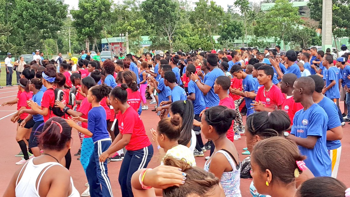 GriselSanchez4's tweet photo. #ElDeporteCambiaConSoterio @SoterioRamrez es un deportista capaz y con dominio de la gerencia.
Lo ha demostrado ☂🇩🇴👫 https://t.co/rAMEwoCysX