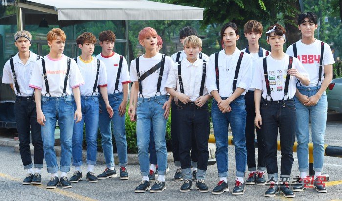 SEVENTEEN_TH's tweet photo. 160708 SEVENTEEN otw to Music Bank  #세븐틴 #아주NICE https://t.co/r2amTkAtuZ