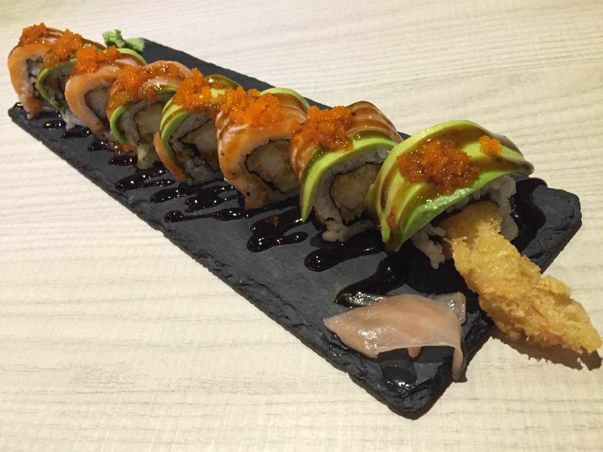 LAURAROA_2's tweet photo. @andreu_morera Ey que tal? a lo mejor te interesa comer típica comida japonesa https://t.co/2lfypWq98j https://t.co/aVgoSIrMWo