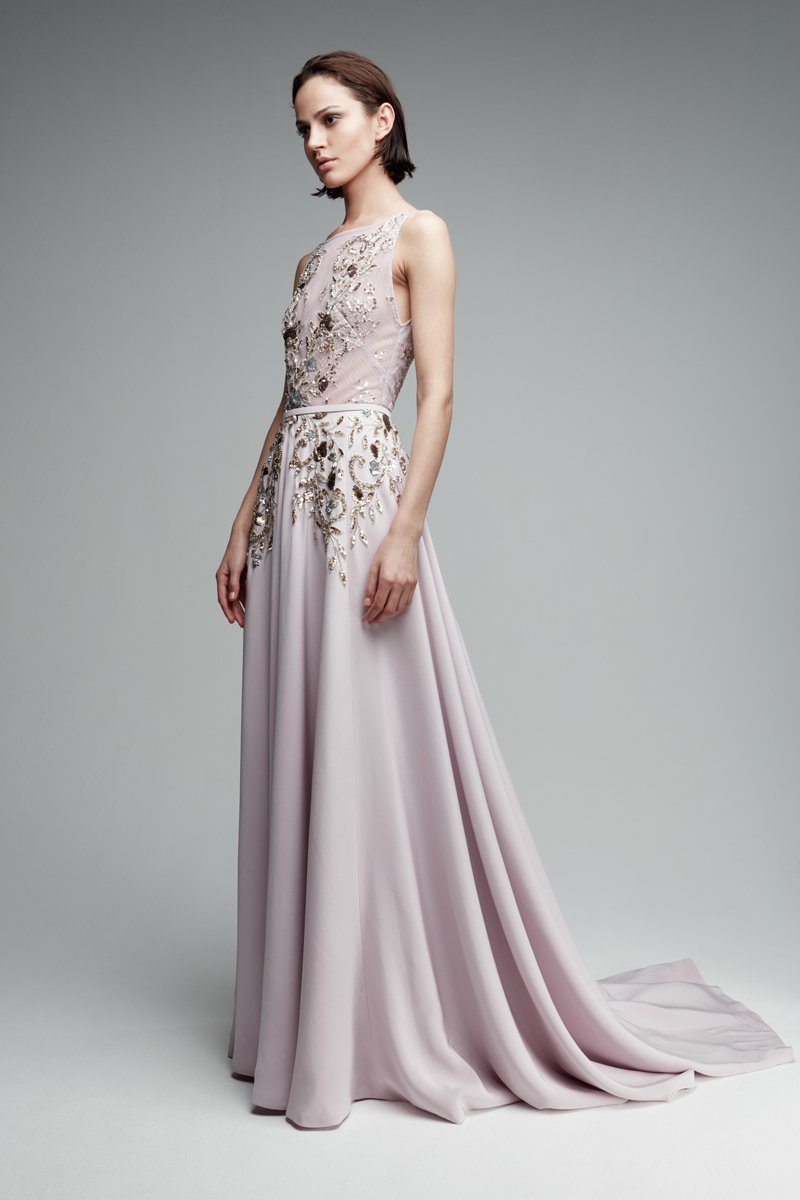 PreCouture's tweet photo. For his first resort collection, @GeorgesHobeika ​chooses a smart combination of simplicity and elegance. https://t.co/TaoAOWzg3K