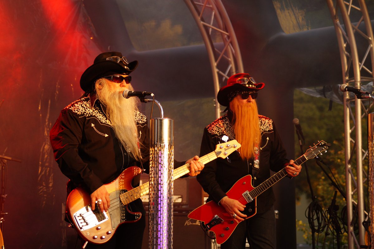mbtextdesign's tweet photo. Fotos BEAVERS Open Air Day 1 - Trez Hombrez (ZZ Top-Cover) https://t.co/wCuJFOXgyS #zztop #trezhombrez #openair https://t.co/PvlP7OLeSm