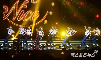 SEVENTEEN_TH's tweet photo. 160708 SEVENTEEN 2016 Miss Korea #세븐틴 #아주NICE https://t.co/4KI57uKQQF