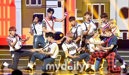 SEVENTEEN_TH's tweet photo. 160708 SEVENTEEN 2016 Miss Korea #세븐틴 #아주NICE https://t.co/4KI57uKQQF