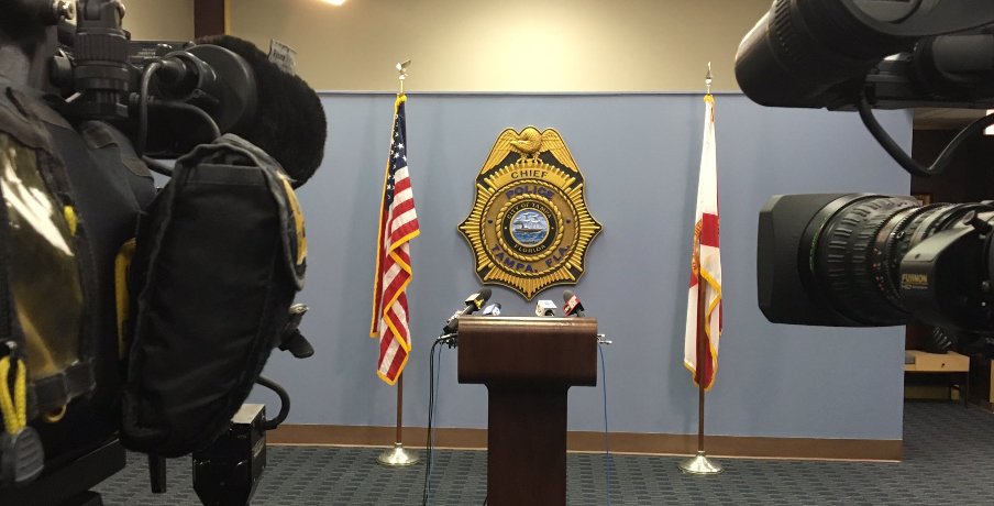 tampabay28's tweet photo. Coming up | Mayor @BobBuckhorn and @TampaPD speak on fatal attack on Dallas officers. Watch: https://t.co/x7xWiARfdb https://t.co/h7AmZNK8SP