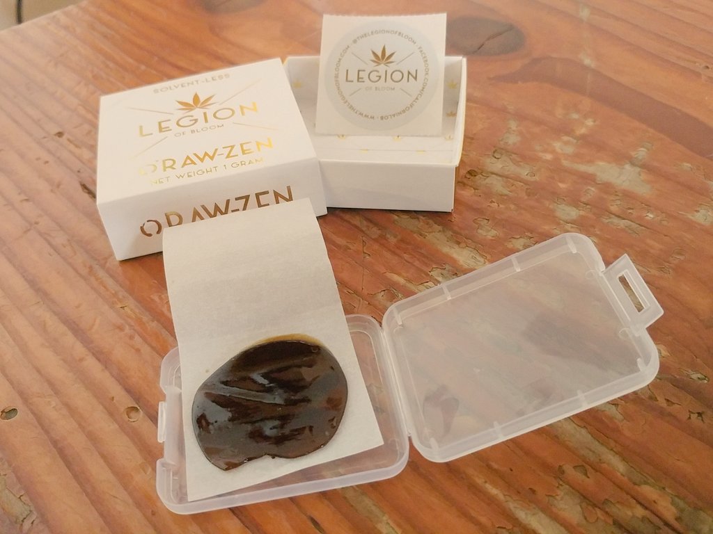SavvyDabber's tweet photo. Finally got my hands on that #LOB #rosin! Can't wait to #dab it! #dabsavvy #breakfastdabs #SkywalkerOG #rawzen https://t.co/GYgQSTMUFC