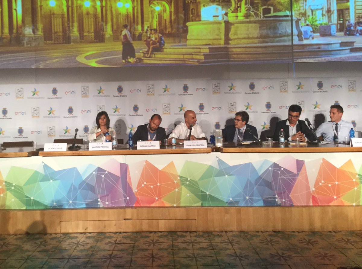 Il coordinamento dei Giovani di <a href="/comuni_anci/">comuni_anci</a> con il sindaco di Catania <a href="/enzobianco_/">Enzo Bianco</a> a #mobiltanci2016