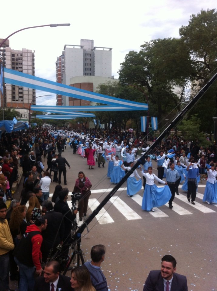 jmpedrini's tweet photo. Pueblo del chaco festeja bicentenario junto al gobernador Óscar Peppo e Intendente Jorge Capitanich https://t.co/XzUMjuzA5c