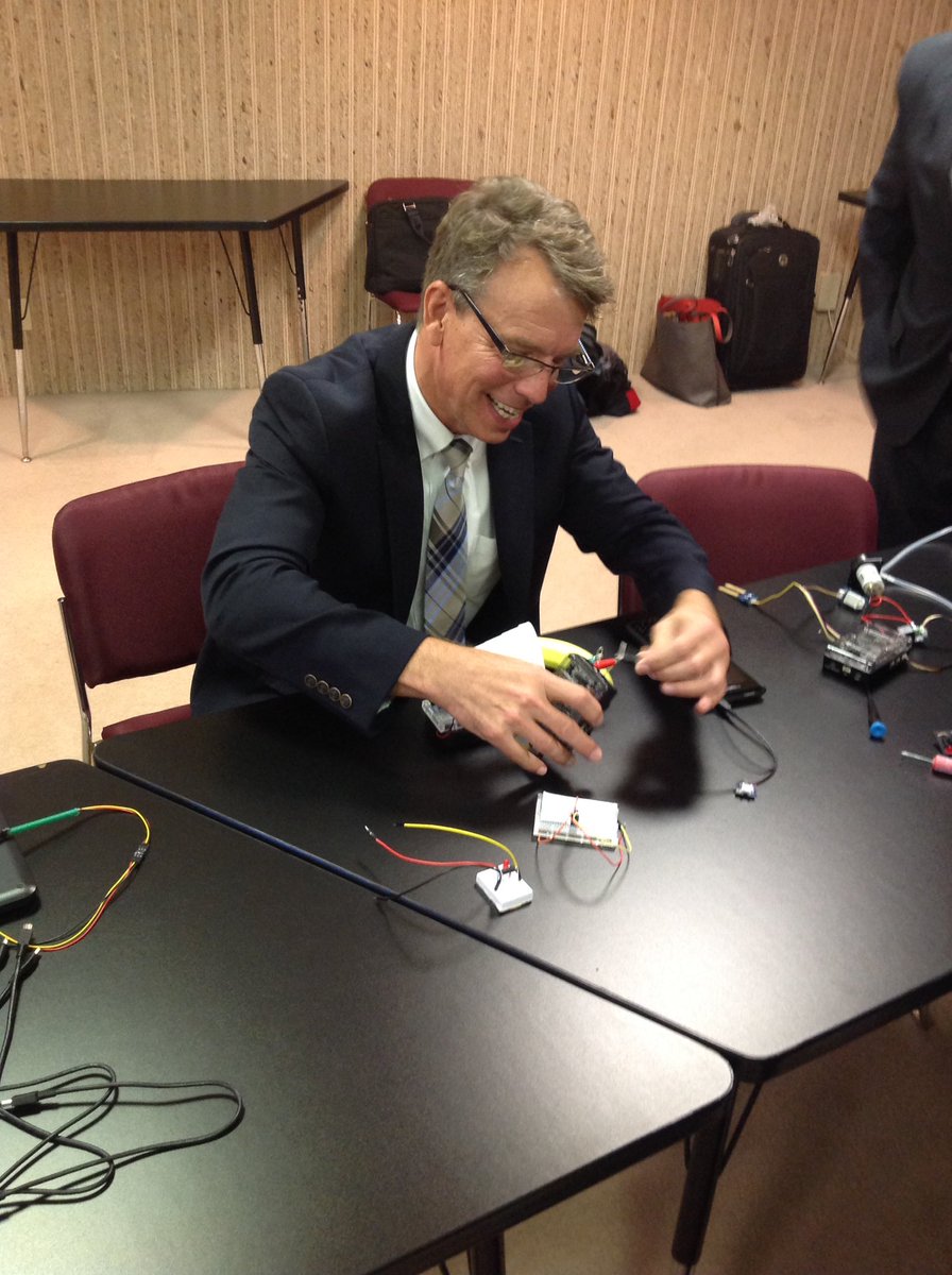 NSTA's tweet photo. #NSTA is getting a sneak peek at @TICalculators #STEMtastic new tech for fall. #MAKERS, you're going to love this! https://t.co/njeUu2gP3p