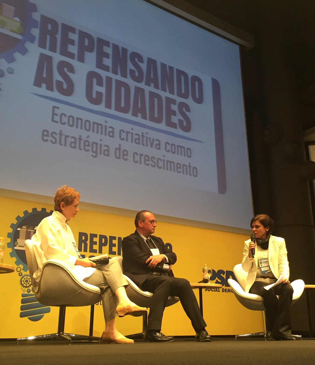 EdsonAparecido's tweet photo. Lídia Goldenstein, Jordi Pardo e Diana Motta debatendo a #economiacriativa no Brasil e no mundo. #InovarSempre https://t.co/7LXR8GMEMH