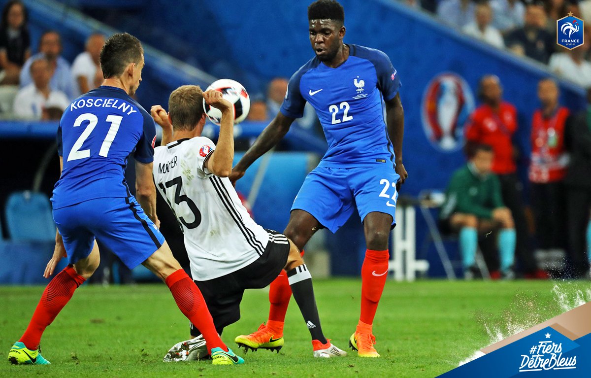 equipedefrance's tweet photo. 20 dégagements défensifs, 5 récupérations et une moyenne de 85% de passes réussies ➡ Tours de contrôle 🔝 🇫🇷 #FRAALL https://t.co/OVlvQOpFRU