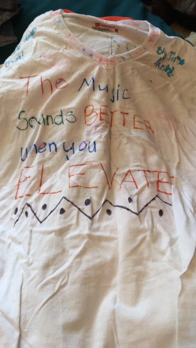 lo22xo's tweet photo. I was pretty big BTR fan back in 6th grade!! Lolll🤘🏻🤘🏻 @1LoganHenderson @TheCarlosPena @jamesmaslow @HeffronDrive https://t.co/PQM9M8cftd