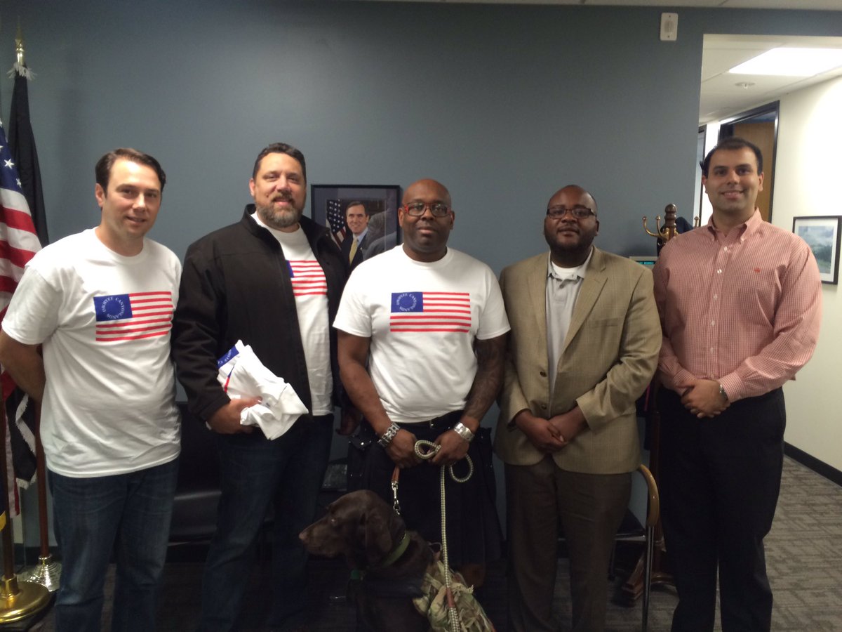 TheSoulRiver's tweet photo. VETERANS STANDING STRONG TOGETHER @SenJeffMerkley
office with staff. @OriginalSeanD @aclintonb #owhyee https://t.co/e5XZR97bAt