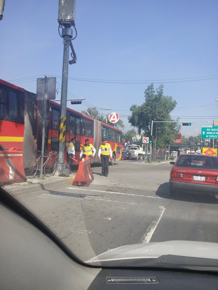 fer_lescale57's tweet photo. @ApoyoVial totalmente parado el trafico ppr obras del segundo piso insurgentes _ carr a cuenavaca https://t.co/EkaiuhgbNJ
