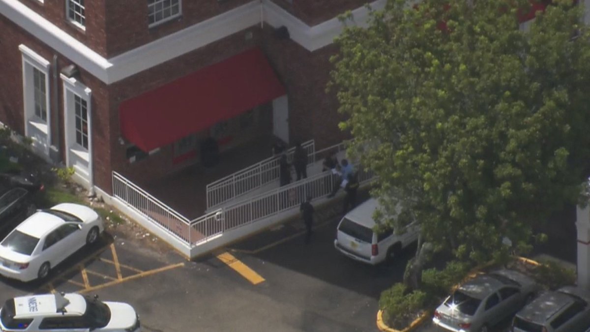 #BREAKING 3 children kidnapped in North Miami, man ordered to withdraw money from bank bit.ly/29V3crt?utm_me… https://t.co/mWkCdz5XMa