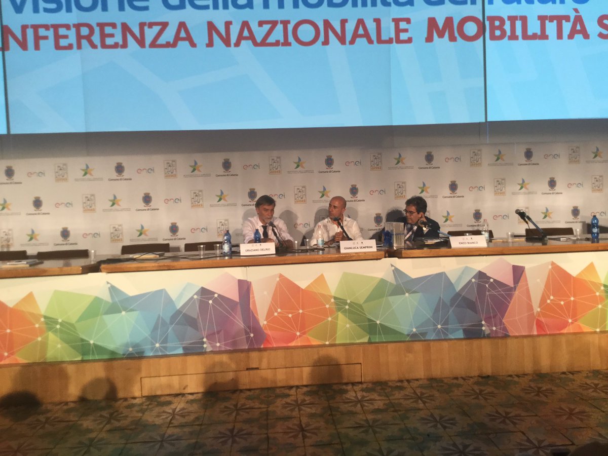Il Ministro <a href="/graziano_delrio/">Graziano Delrio</a> a #mobilitAnci2016 con il Sindaco <a href="/enzobianco_/">Enzo Bianco</a> <a href="/ComunediCatania/">Comune di Catania</a>