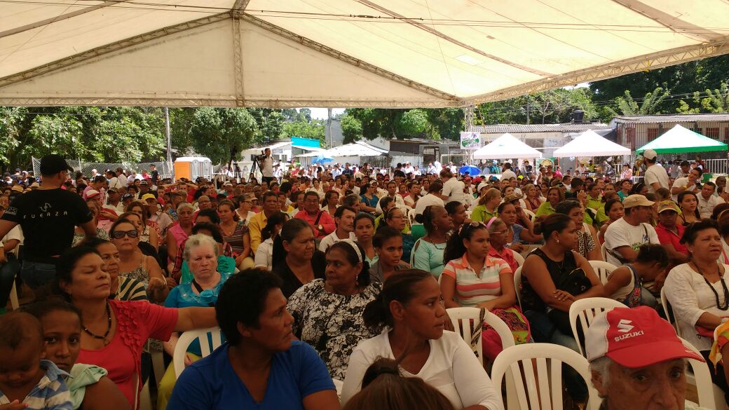 MagdalenaGober's tweet photo. Comunidades de Santa Marta presentes en entrega #ViaMinca  @JuanManSantos @German_Vargas @cotes_rosa #MincaRenace https://t.co/ARL5QjWrf9